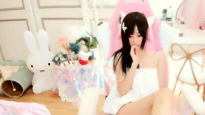 Webcam Asian chick anal masturbation tease - China on girlfriendsporn.net