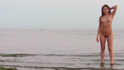 Posing Nude At Sea For The Amateur Camera - Foxy Salt on girlfriendsporn.net