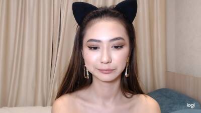 Julia Hub Asian Amateur Webcam on girlfriendsporn.net