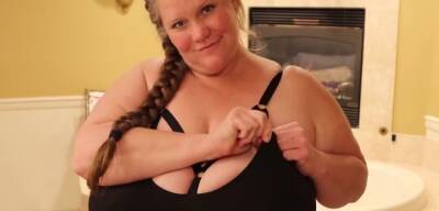 Webcam Blonde MILF With Big Boobs Playing Cam Free Porn on girlfriendsporn.net