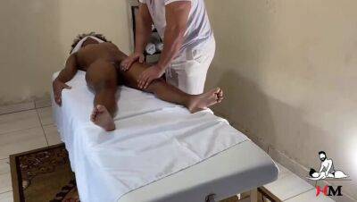 Masseur films hidden hot black woman during massage on girlfriendsporn.net