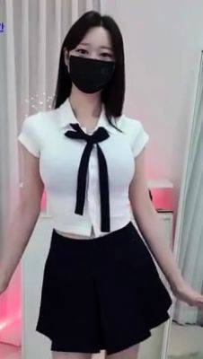 Asian Amateur Webcam Porn Video on girlfriendsporn.net