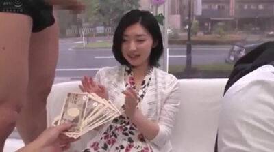 Asian amateur babe fucks for cash - Japan on girlfriendsporn.net