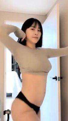 Webcam Asian chick anal masturbation tease - Japan on girlfriendsporn.net