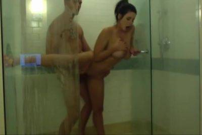 Shower Couple on girlfriendsporn.net