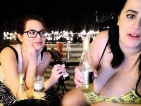 Webcam sex show featuring a brunette amateur MILF on girlfriendsporn.net