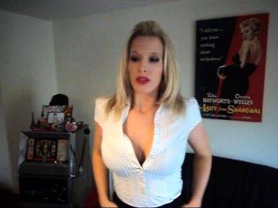 StripCamFun Blonde Amateur MILF Webcam for You on girlfriendsporn.net