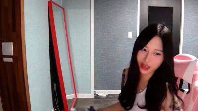 Solo Free Amateur Webcam Porn Video on girlfriendsporn.net
