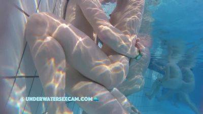 Hot! Couple Starts Underwater Sex on girlfriendsporn.net